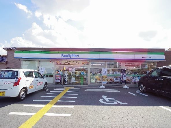 コンビニ　ファミリーマート（コンビニ）まで1087m