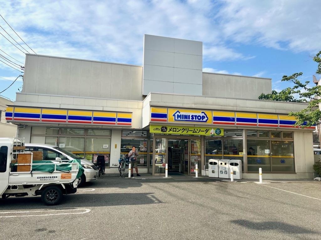 コンビニ　ミニストップ 荒川1丁目店（コンビニ）まで567m