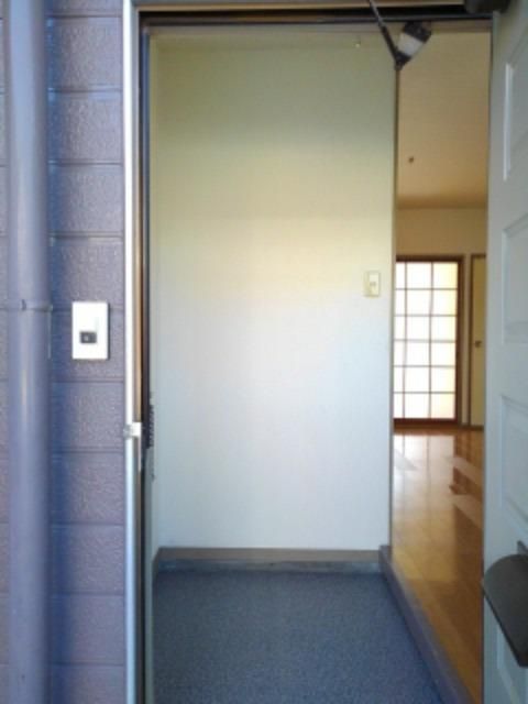 シティハイツ川島A棟の玄関写真