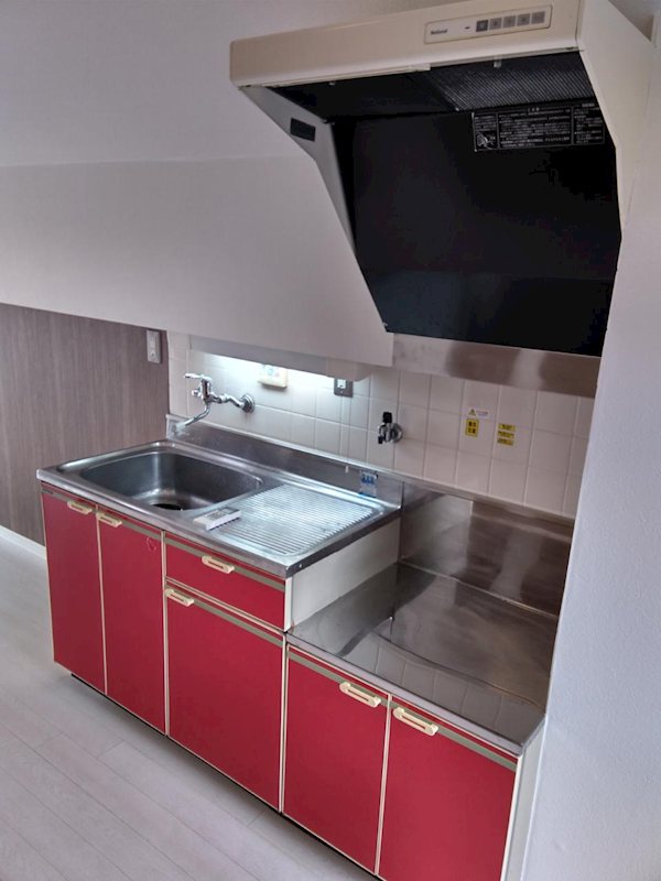キッチン　同建物同号室の室内写真です。