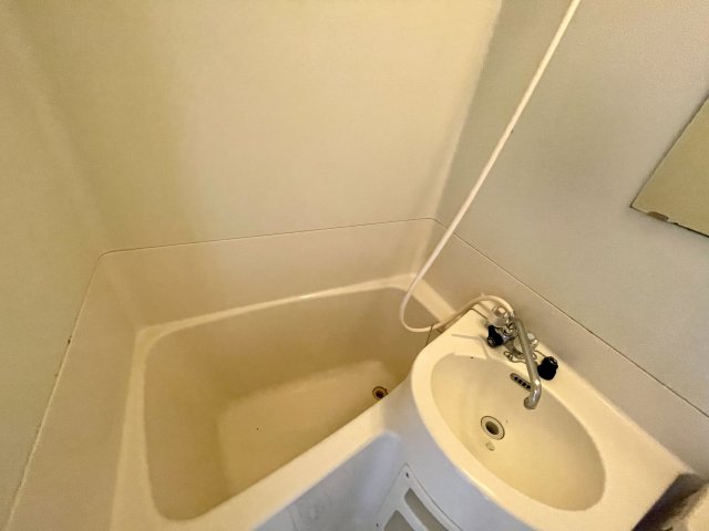 バス・シャワールーム　シンプルで機能的なユニットバスです♪