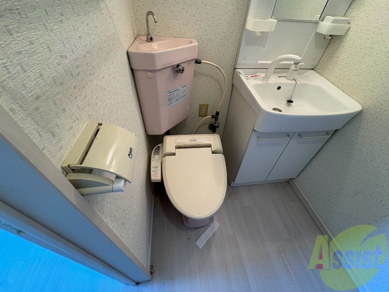 トイレ　こちらはトイレです。清潔感があり、安心して使用できます。