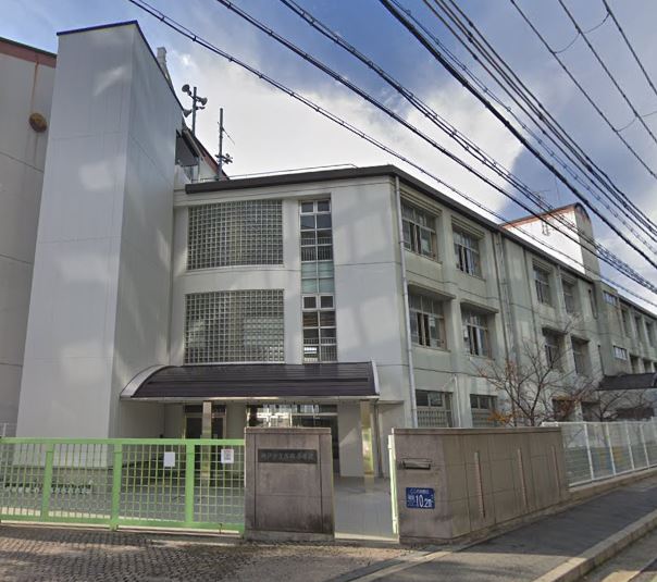 小学校　神戸市立西郷小学校（小学校）まで327m