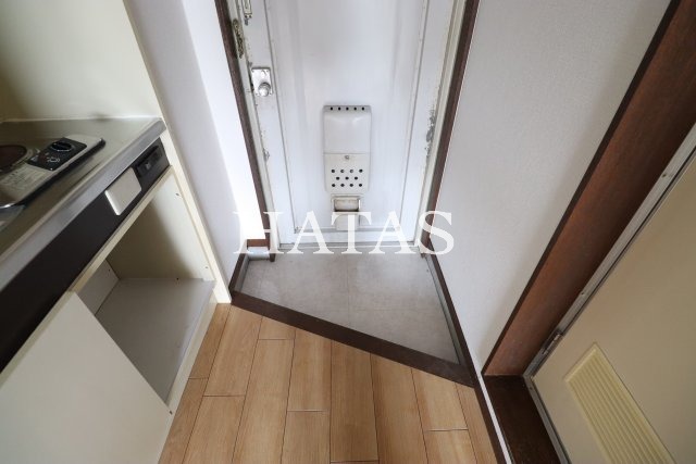 玄関　同物件別部屋です。