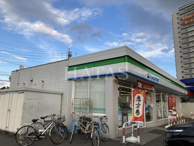 コンビニ　ファミリーマート　安城桜町店（コンビニ）まで300m
