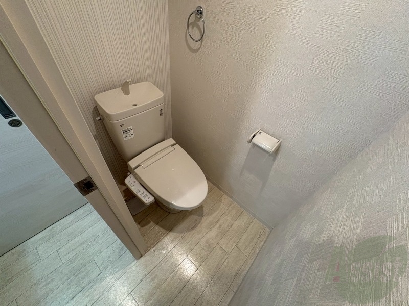 トイレ　こちらはトイレです。清潔感があり、安心して使用できます。