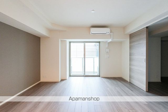 ロイジェント戸越銀座の居間写真