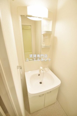 洗面設備　清潔感ある独立洗面台で毎日気持ちよく♪