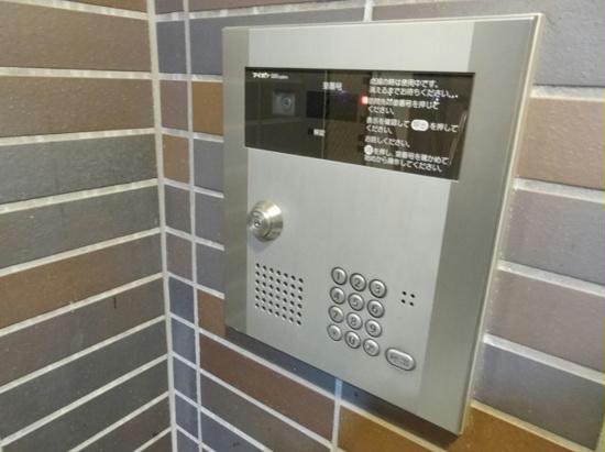 グロース駅前の外観写真