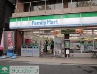 コンビニ　ファミリーマート（コンビニ）まで111m