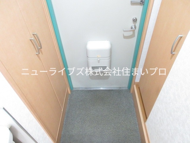 京阪本線 寝屋川市駅 徒歩7分 3階建 築22年の玄関写真