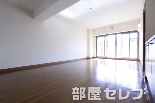 居室・リビング　広々としたリビングダイニング。