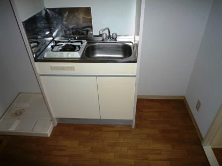 キッチン　キッチン、室内洗濯パン、冷蔵庫置場