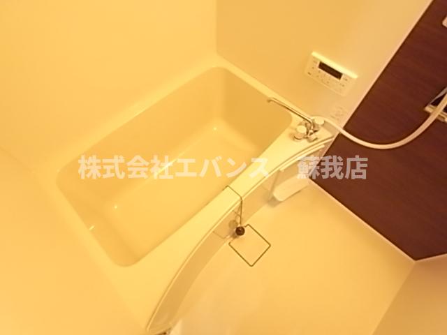 バス・シャワールーム　落ち着いた空間のお風呂です