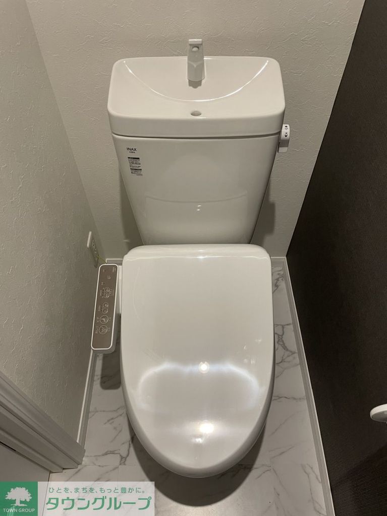 東京メトロ日比谷線 入谷駅 徒歩8分 3階建 築4年のトイレ写真