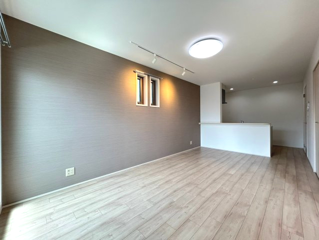 フジパレス レーヴI番館の居間写真