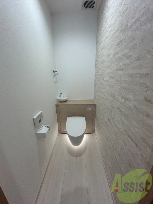 トイレ　トイレも広々空間となっており、快適にお使いいただけます。