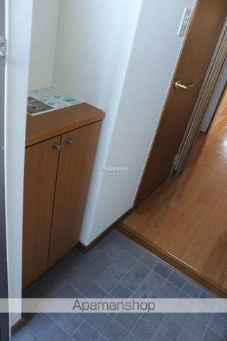 ＪＲ山陽本線 三原駅 バス乗車時間：17分 最寄りバス停で下車 徒歩4分 2階建 築25年の玄関写真
