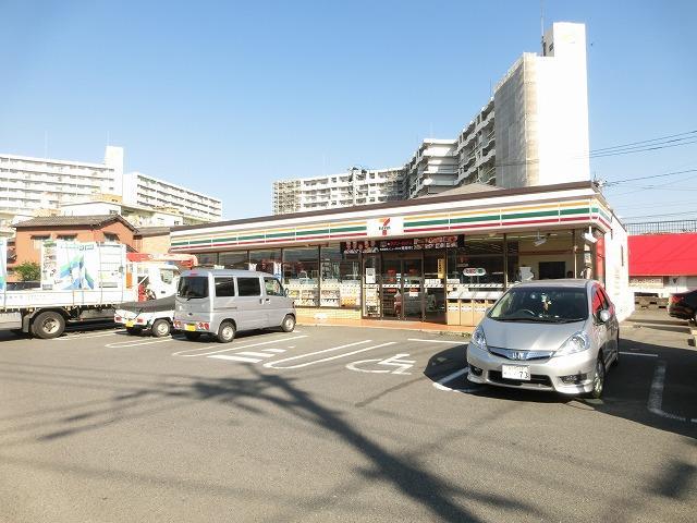 コンビニ　セブン‐イレブン／八幡本城店（コンビニ）まで404m