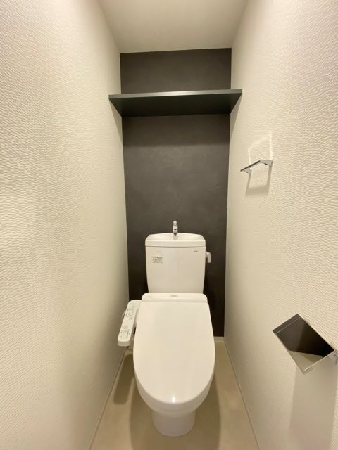 地下鉄御堂筋線 江坂駅 徒歩2分 15階建 築5年のトイレ写真