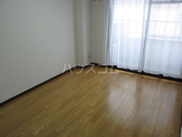 サンライトM.III.西棟の居間写真