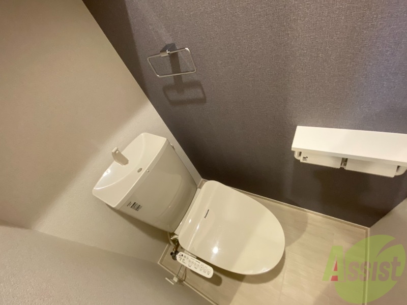 トイレ　トイレは温水洗浄付き便座となっており快適にご利用できます。