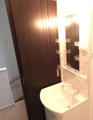 洗面設備　別部屋の参考写真です。現況有姿
