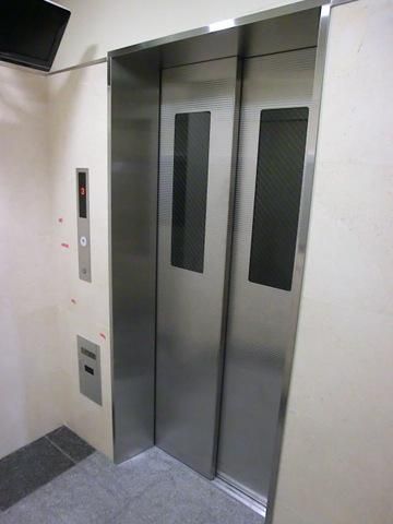 ロビー　エレベーター完備