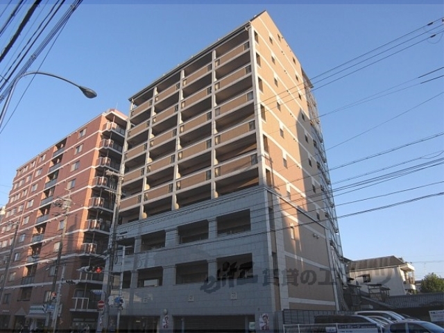 京都市上京区薬師町のマンションの建物外観