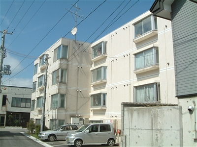 函館市宮前町のアパートの建物外観