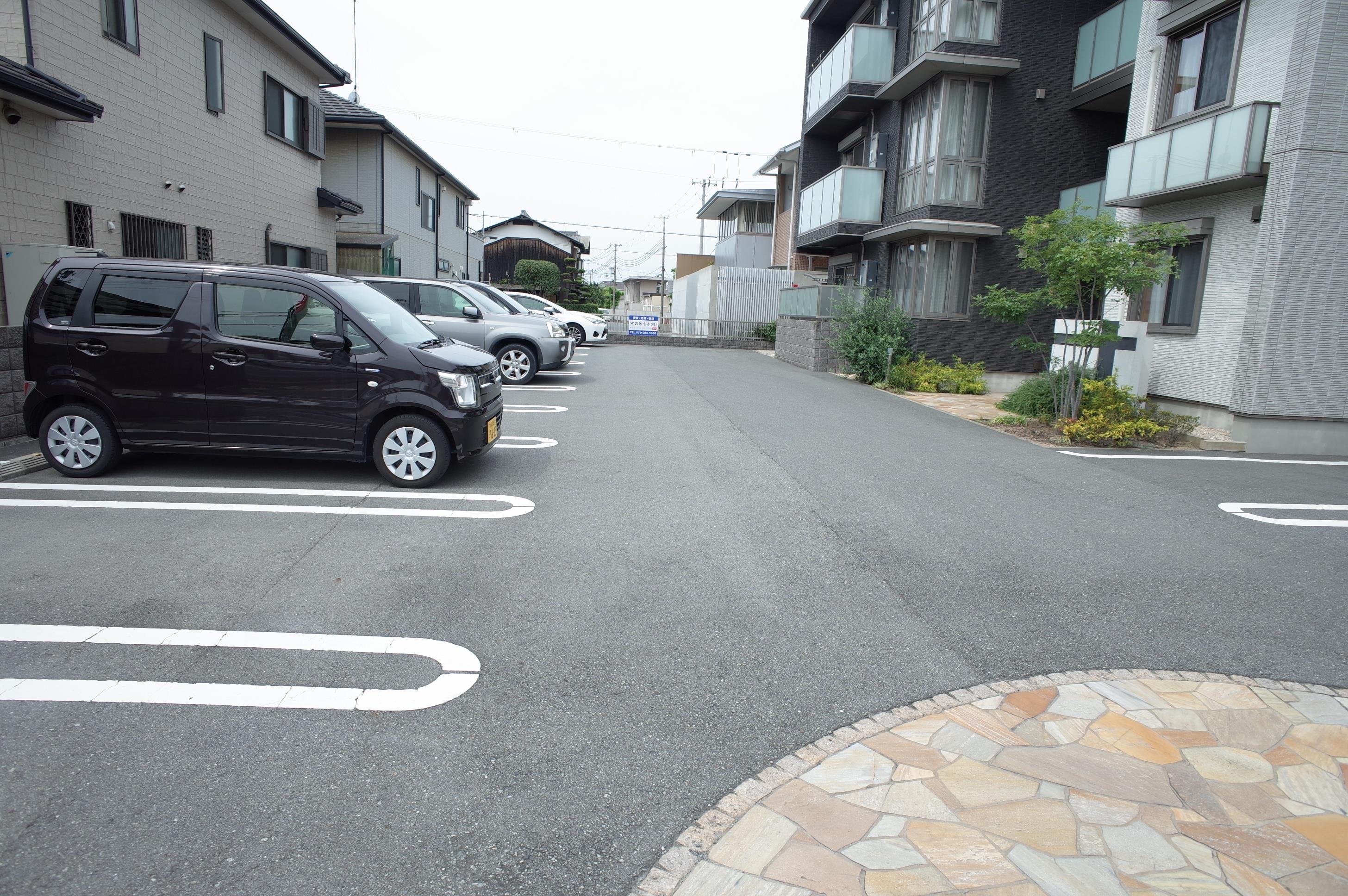 【BEREO高浜町の駐車場】