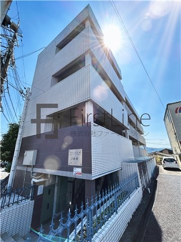 京都市山科区大宅中小路町のマンションの建物外観
