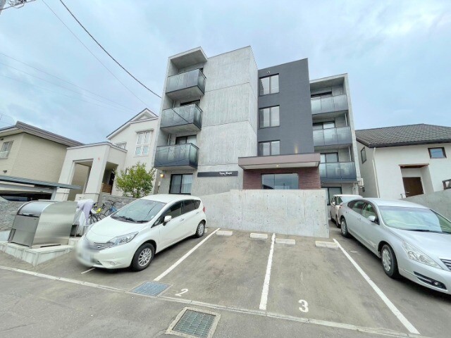 札幌市手稲区富丘二条のマンションの建物外観