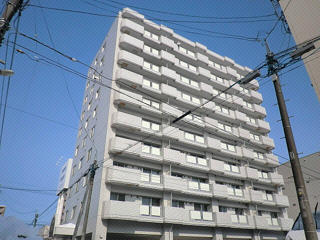 札幌市東区北十四条東のマンションの建物外観
