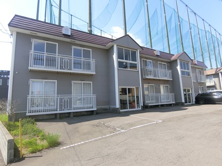 札幌市厚別区上野幌一条のアパートの建物外観