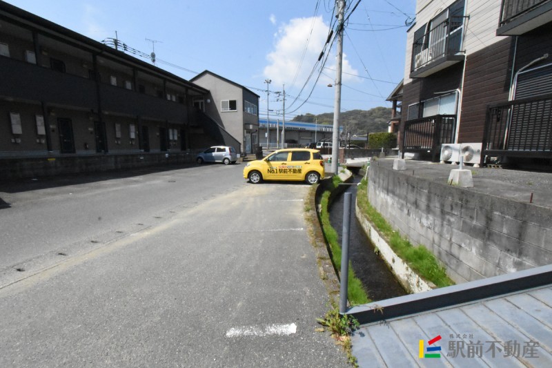 【鳥栖市村田町のアパートの駐車場】