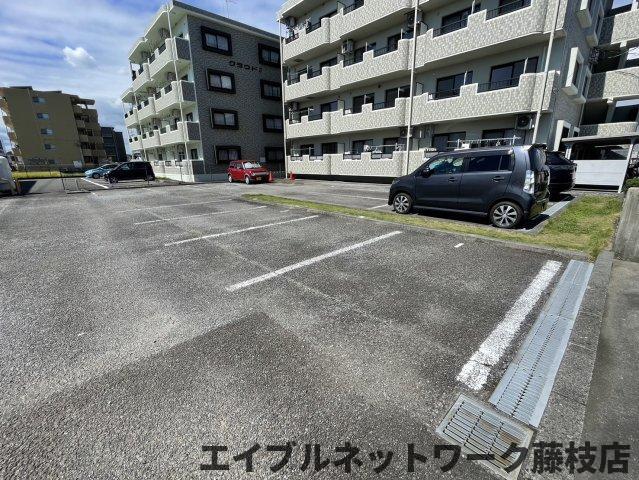 【クラウドVの駐車場】