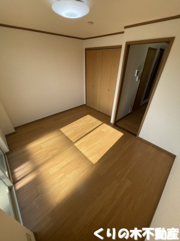 居室・リビング　同タイプ（反転）のお部屋です（現況を優先します）