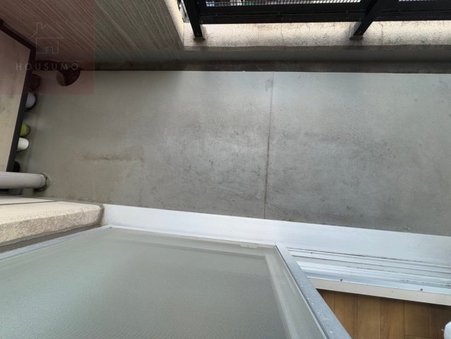 バルコニー　たっぷりとした収納スペースです