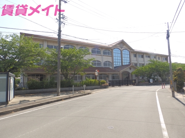 【津市久居元町のアパートの小学校】