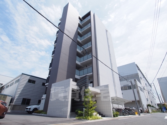 【名古屋市中川区松年町のマンションの建物外観】