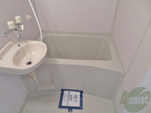 バス・シャワールーム　バスルームはこちらです。一日の疲れをここで癒して下さい。