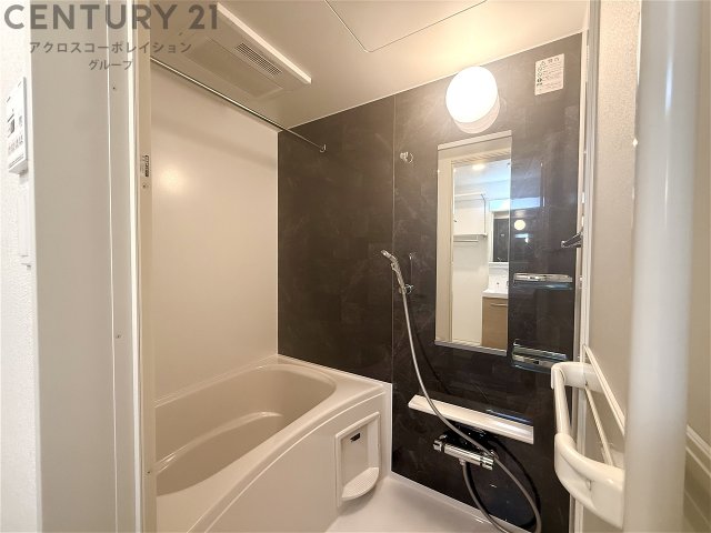 バス・シャワールーム　お風呂は浴室乾燥、追い焚き機能があり快適ですよ♪