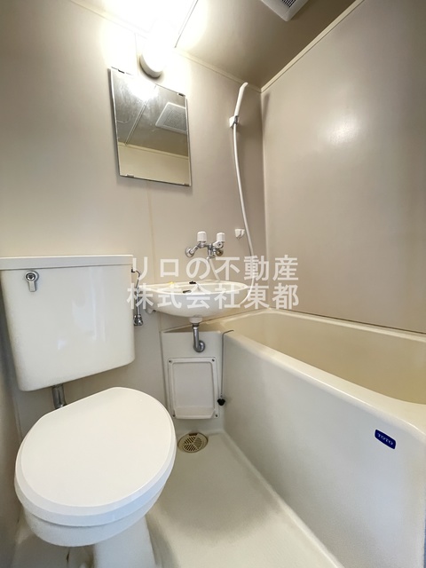 バス・シャワールーム　お掃除がしやすい３点ユニットバスです☆