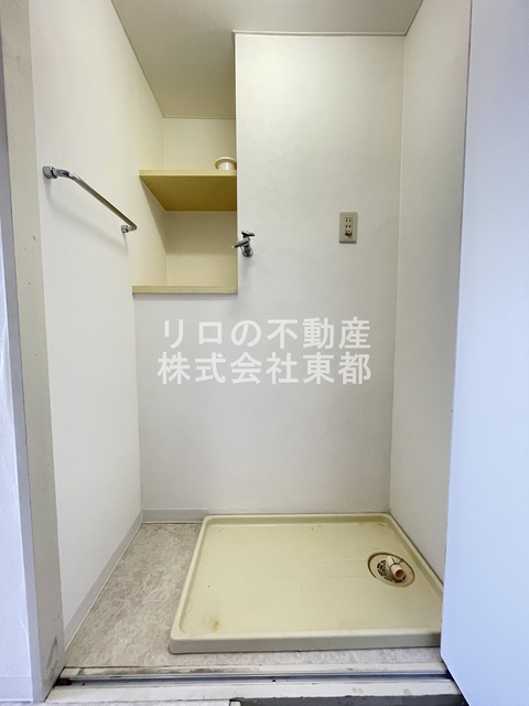 その他　室内洗濯機置場付！目隠しできる扉があるのは便利ですね♪