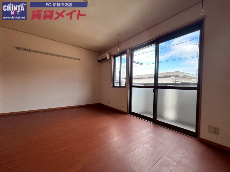 居室・リビング　同物件別部屋写真