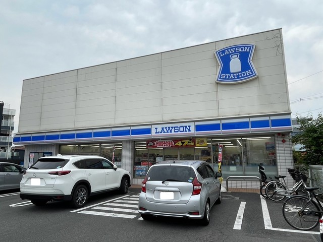 コンビニ　ローソン稲城鶴川街道店（コンビニ）まで691m