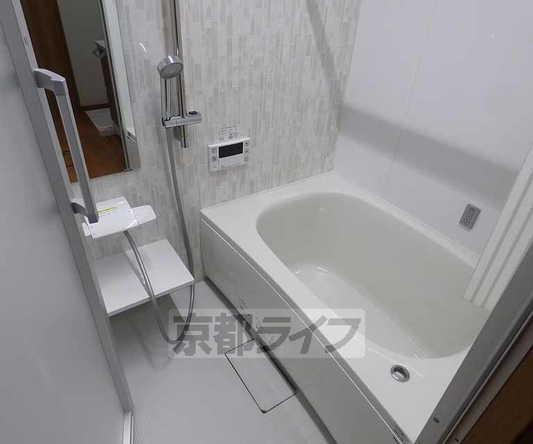 バス・シャワールーム　広い浴室です。