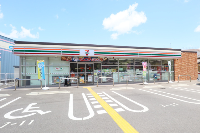 コンビニ　セブンイレブン高知神田東店（コンビニ）まで398m