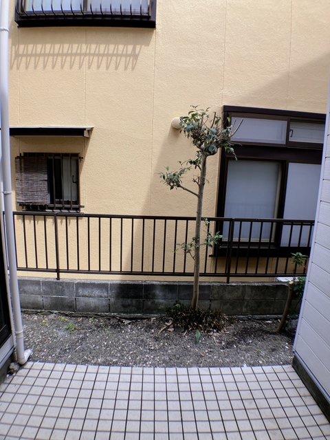 バルコニー　※補修前の参考画像の為、設備等は現況優先。